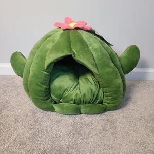 NEW  Heart to Tail Plush Cactus Cat Dog bed - Unique Style, Made for Snuggling